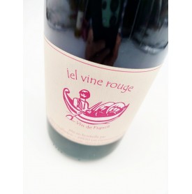 Iel vine rouge